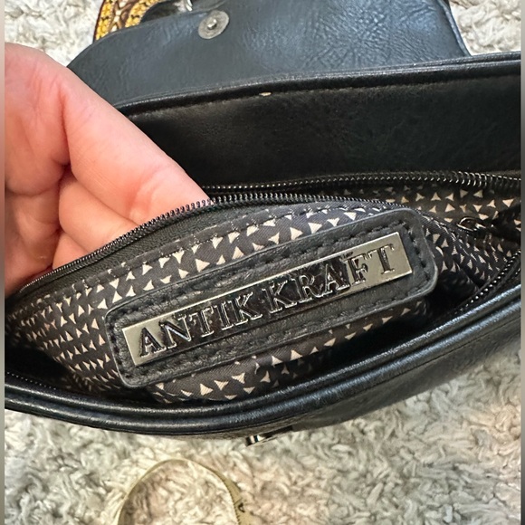 Antik Kraft black purse with reversible strap crossbody bag - Picture 7 of 10